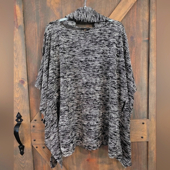 IC COLLECTION Tops - IC Collection Wide Neck Tunic- Butterfly Sleeves With Belt- Size XL